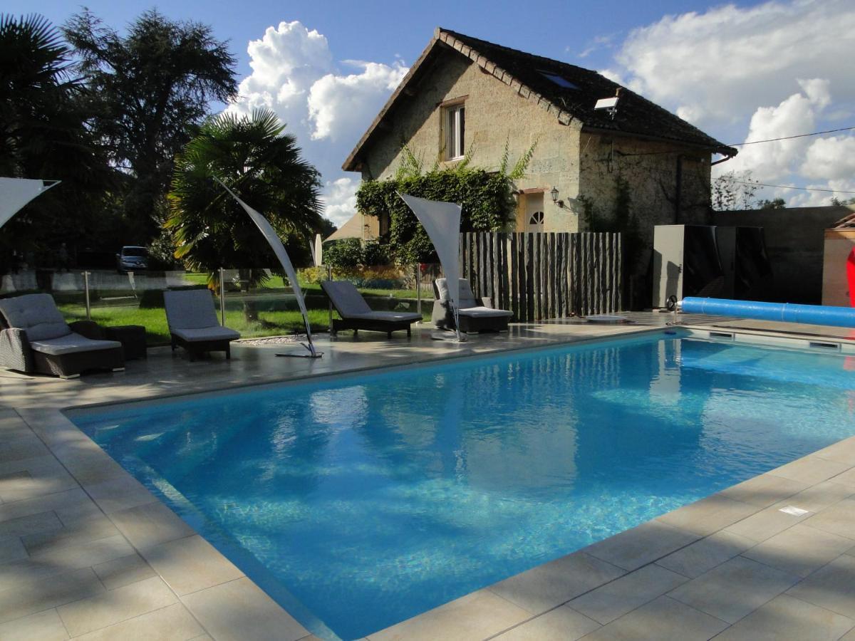 Chateau De Courtebotte Saint-Jean-de-Blaignac Bagian luar foto